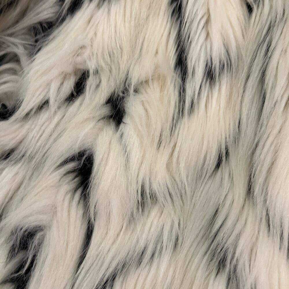 Elegant Faux Fur Teddy Jacket - White and Black - Picture 2 of 11